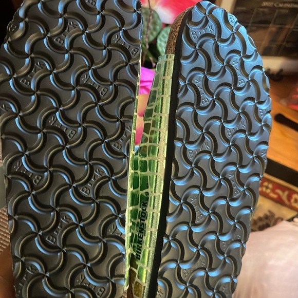 Birkenstock Arizona gator gleam green 2 strap sandals. - Picture 2 of 3
